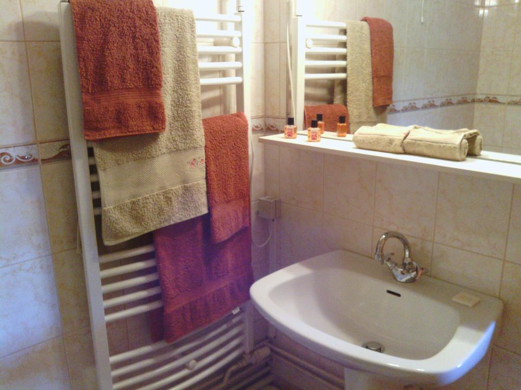 Manoir Du Val Harangt Bed & Breakfast Mardilly Room photo